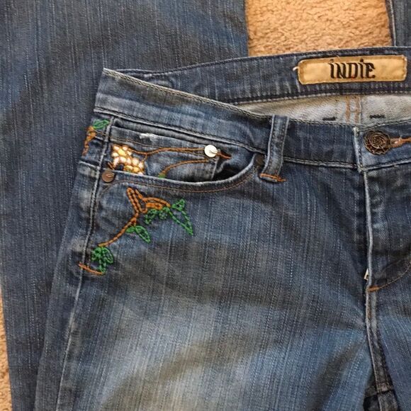 Indie Designs Flower Embroidered Stonewashed Jeans - rare find!!Size 28 Boho - Picture 6 of 11